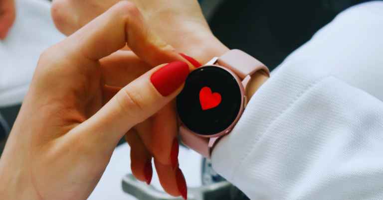 Precautions for wearing a smartwatch with a pacemaker